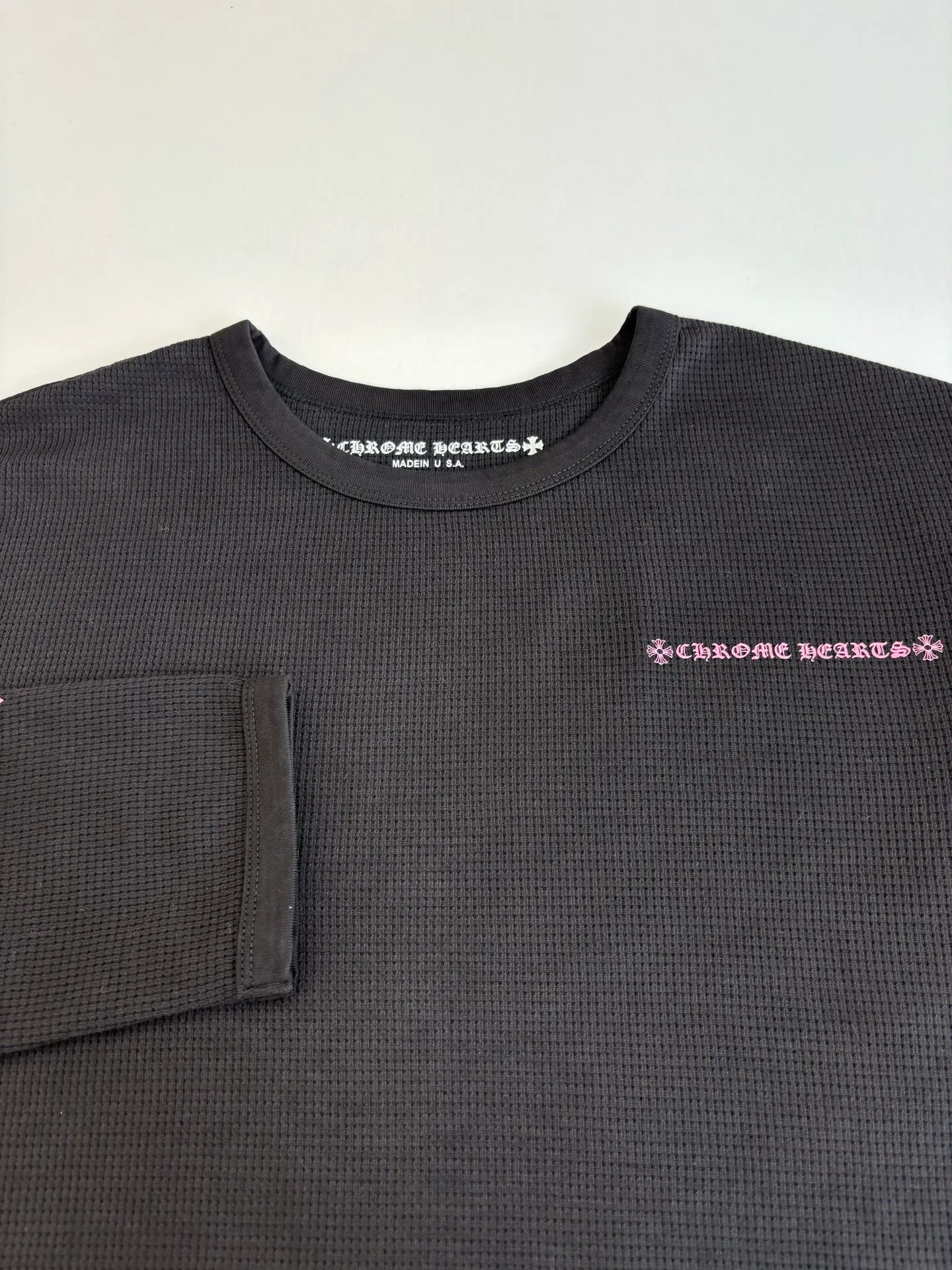 P330 Chrome Heart*/Chrome Heart USA limited CH black pink waffle. The fabric is made of 280g cotton waffle double-layer material. The printing is made of high-temperature heat transfer for garments. The embroidery is made of imported Tajima embroidery. Size: S/M/L